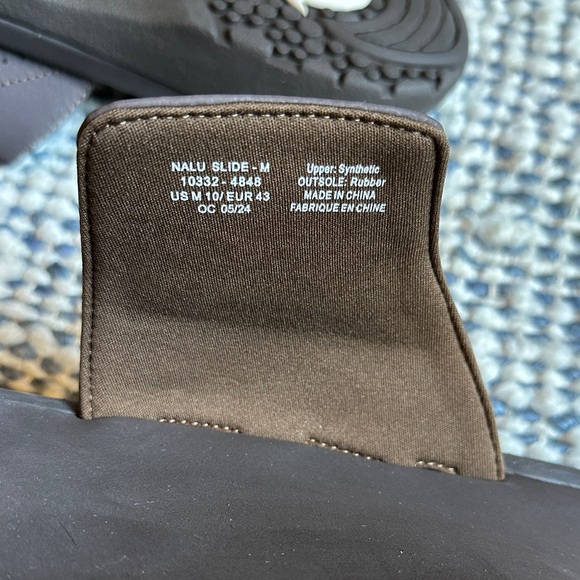 OluKai Men’s 10 ( EU 43) Nalu Dark Java Slide Sandals - Picture 3 of 4